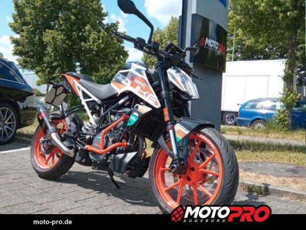 Motocicletă second-hand din Germania, verificată și servisată, disponibilă în diverse stiluri: Naked, Sport, Touring, Cruiser, Super Sport, Adventure / Dual-Sport, Enduro, Chopper, Scooter, Café Racer, Dirt Bike, Motociclete de stradă, Motociclete pentru începători, Motociclete rare, Motociclete Custom, Motociclete reduse în înălțime, Motociclete Vintage / Retro, Motociclete Off-Road, Motociclete de curse (Track Bikes), Motociclete rulate, Motociclete cu șa înaltă (Adventure Bikes)