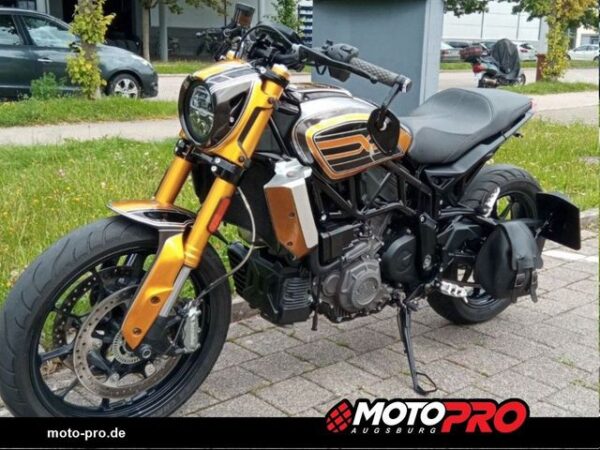 Motocicletă second-hand din Germania, verificată și servisată, disponibilă în diverse stiluri: Naked, Sport, Touring, Cruiser, Super Sport, Adventure / Dual-Sport, Enduro, Chopper, Scooter, Café Racer, Dirt Bike, Motociclete de stradă, Motociclete pentru începători, Motociclete rare, Motociclete Custom, Motociclete reduse în înălțime, Motociclete Vintage / Retro, Motociclete Off-Road, Motociclete de curse (Track Bikes), Motociclete rulate, Motociclete cu șa înaltă (Adventure Bikes)