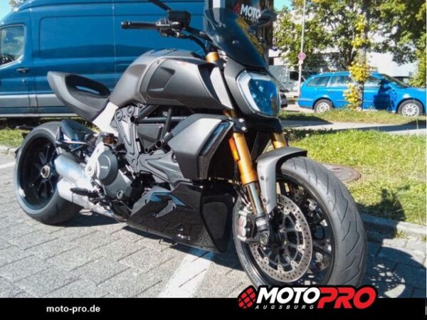 Motocicletă second-hand din Germania, verificată și servisată, disponibilă în diverse stiluri: Naked, Sport, Touring, Cruiser, Super Sport, Adventure / Dual-Sport, Enduro, Chopper, Scooter, Café Racer, Dirt Bike, Motociclete de stradă, Motociclete pentru începători, Motociclete rare, Motociclete Custom, Motociclete reduse în înălțime, Motociclete Vintage / Retro, Motociclete Off-Road, Motociclete de curse (Track Bikes), Motociclete rulate, Motociclete cu șa înaltă (Adventure Bikes)