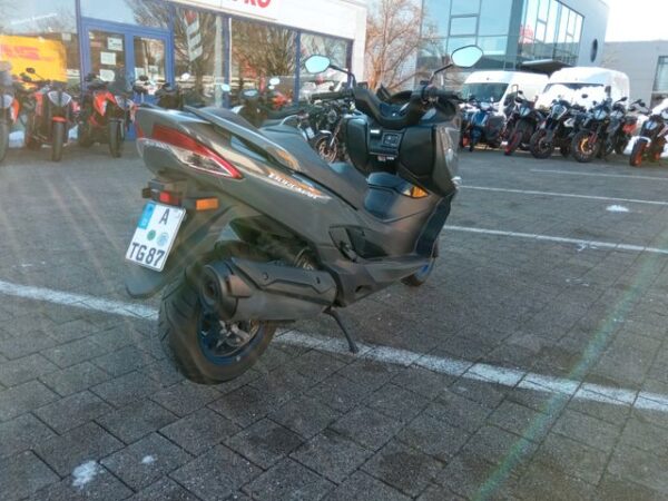 Suzuki Burgman AN 400