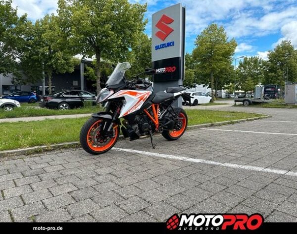 Motocicletă second-hand din Germania, verificată și servisată, disponibilă în diverse stiluri: Naked, Sport, Touring, Cruiser, Super Sport, Adventure / Dual-Sport, Enduro, Chopper, Scooter, Café Racer, Dirt Bike, Motociclete de stradă, Motociclete pentru începători, Motociclete rare, Motociclete Custom, Motociclete reduse în înălțime, Motociclete Vintage / Retro, Motociclete Off-Road, Motociclete de curse (Track Bikes), Motociclete rulate, Motociclete cu șa înaltă (Adventure Bikes)