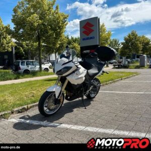 Motocicletă second-hand din Germania, verificată și servisată, disponibilă în diverse stiluri: Naked, Sport, Touring, Cruiser, Super Sport, Adventure / Dual-Sport, Enduro, Chopper, Scooter, Café Racer, Dirt Bike, Motociclete de stradă, Motociclete pentru începători, Motociclete rare, Motociclete Custom, Motociclete reduse în înălțime, Motociclete Vintage / Retro, Motociclete Off-Road, Motociclete de curse (Track Bikes), Motociclete rulate, Motociclete cu șa înaltă (Adventure Bikes)