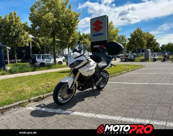 Motocicletă second-hand din Germania, verificată și servisată, disponibilă în diverse stiluri: Naked, Sport, Touring, Cruiser, Super Sport, Adventure / Dual-Sport, Enduro, Chopper, Scooter, Café Racer, Dirt Bike, Motociclete de stradă, Motociclete pentru începători, Motociclete rare, Motociclete Custom, Motociclete reduse în înălțime, Motociclete Vintage / Retro, Motociclete Off-Road, Motociclete de curse (Track Bikes), Motociclete rulate, Motociclete cu șa înaltă (Adventure Bikes)