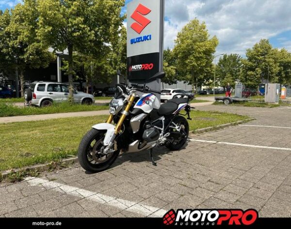 Motocicletă second-hand din Germania, verificată și servisată, disponibilă în diverse stiluri: Naked, Sport, Touring, Cruiser, Super Sport, Adventure / Dual-Sport, Enduro, Chopper, Scooter, Café Racer, Dirt Bike, Motociclete de stradă, Motociclete pentru începători, Motociclete rare, Motociclete Custom, Motociclete reduse în înălțime, Motociclete Vintage / Retro, Motociclete Off-Road, Motociclete de curse (Track Bikes), Motociclete rulate, Motociclete cu șa înaltă (Adventure Bikes)