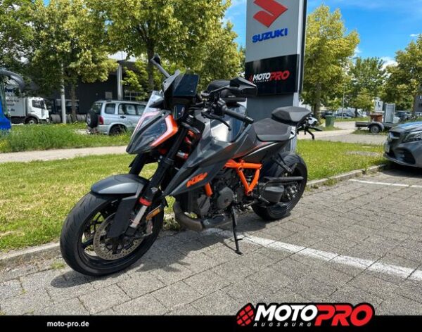 Motocicletă second-hand din Germania, verificată și servisată, disponibilă în diverse stiluri: Naked, Sport, Touring, Cruiser, Super Sport, Adventure / Dual-Sport, Enduro, Chopper, Scooter, Café Racer, Dirt Bike, Motociclete de stradă, Motociclete pentru începători, Motociclete rare, Motociclete Custom, Motociclete reduse în înălțime, Motociclete Vintage / Retro, Motociclete Off-Road, Motociclete de curse (Track Bikes), Motociclete rulate, Motociclete cu șa înaltă (Adventure Bikes)