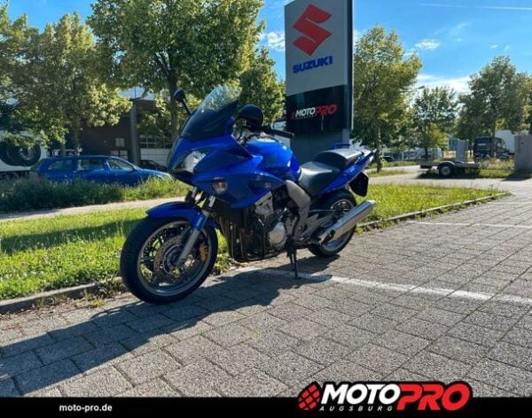 Motocicletă second-hand din Germania, verificată și servisată, disponibilă în diverse stiluri: Naked, Sport, Touring, Cruiser, Super Sport, Adventure / Dual-Sport, Enduro, Chopper, Scooter, Café Racer, Dirt Bike, Motociclete de stradă, Motociclete pentru începători, Motociclete rare, Motociclete Custom, Motociclete reduse în înălțime, Motociclete Vintage / Retro, Motociclete Off-Road, Motociclete de curse (Track Bikes), Motociclete rulate, Motociclete cu șa înaltă (Adventure Bikes)