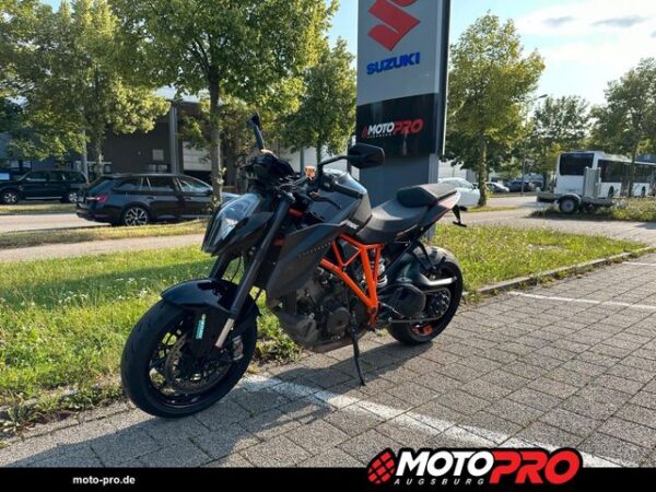 Motocicletă second-hand din Germania, verificată și servisată, disponibilă în diverse stiluri: Naked, Sport, Touring, Cruiser, Super Sport, Adventure / Dual-Sport, Enduro, Chopper, Scooter, Café Racer, Dirt Bike, Motociclete de stradă, Motociclete pentru începători, Motociclete rare, Motociclete Custom, Motociclete reduse în înălțime, Motociclete Vintage / Retro, Motociclete Off-Road, Motociclete de curse (Track Bikes), Motociclete rulate, Motociclete cu șa înaltă (Adventure Bikes)