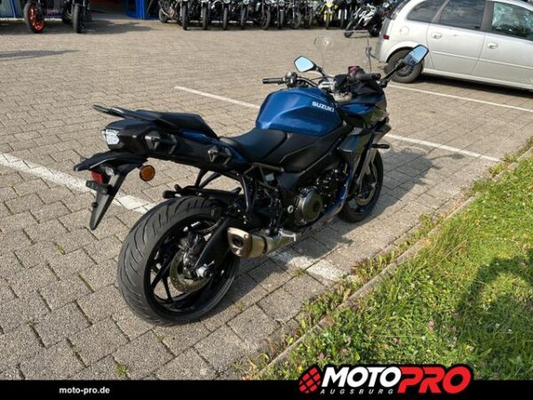 Motocicletă second-hand din Germania, verificată și servisată, disponibilă în diverse stiluri: Naked, Sport, Touring, Cruiser, Super Sport, Adventure / Dual-Sport, Enduro, Chopper, Scooter, Café Racer, Dirt Bike, Motociclete de stradă, Motociclete pentru începători, Motociclete rare, Motociclete Custom, Motociclete reduse în înălțime, Motociclete Vintage / Retro, Motociclete Off-Road, Motociclete de curse (Track Bikes), Motociclete rulate, Motociclete cu șa înaltă (Adventure Bikes)