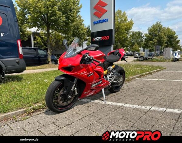 Motocicletă second-hand din Germania, verificată și servisată, disponibilă în diverse stiluri: Naked, Sport, Touring, Cruiser, Super Sport, Adventure / Dual-Sport, Enduro, Chopper, Scooter, Café Racer, Dirt Bike, Motociclete de stradă, Motociclete pentru începători, Motociclete rare, Motociclete Custom, Motociclete reduse în înălțime, Motociclete Vintage / Retro, Motociclete Off-Road, Motociclete de curse (Track Bikes), Motociclete rulate, Motociclete cu șa înaltă (Adventure Bikes)