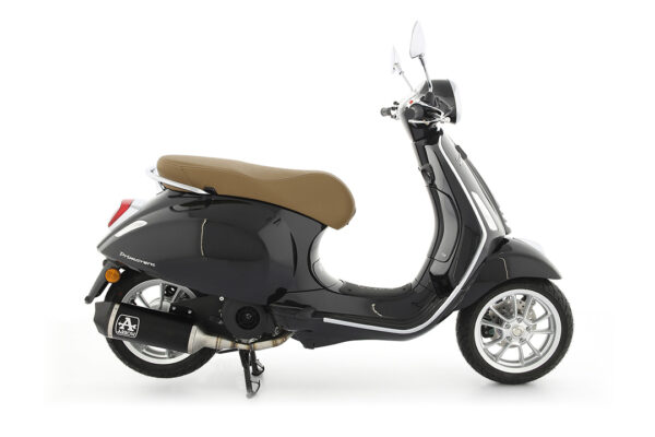 Tobă finală ARROW URBAN cu capăt din carbon pentru Piaggio Vespa Primavera 125 Anul modelului 2021-