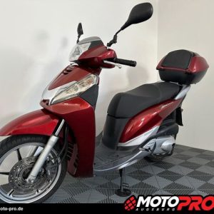 Motocicletă second-hand din Germania, verificată și servisată, disponibilă în diverse stiluri: Naked, Sport, Touring, Cruiser, Super Sport, Adventure / Dual-Sport, Enduro, Chopper, Scooter, Café Racer, Dirt Bike, Motociclete de stradă, Motociclete pentru începători, Motociclete rare, Motociclete Custom, Motociclete reduse în înălțime, Motociclete Vintage / Retro, Motociclete Off-Road, Motociclete de curse (Track Bikes), Motociclete rulate, Motociclete cu șa înaltă (Adventure Bikes)