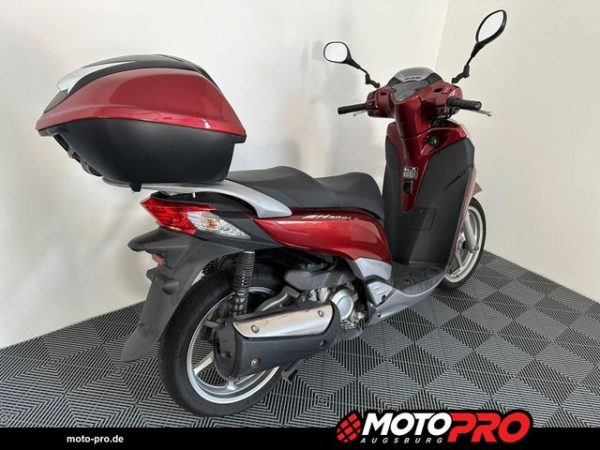 Motocicletă second-hand din Germania, verificată și servisată, disponibilă în diverse stiluri: Naked, Sport, Touring, Cruiser, Super Sport, Adventure / Dual-Sport, Enduro, Chopper, Scooter, Café Racer, Dirt Bike, Motociclete de stradă, Motociclete pentru începători, Motociclete rare, Motociclete Custom, Motociclete reduse în înălțime, Motociclete Vintage / Retro, Motociclete Off-Road, Motociclete de curse (Track Bikes), Motociclete rulate, Motociclete cu șa înaltă (Adventure Bikes)