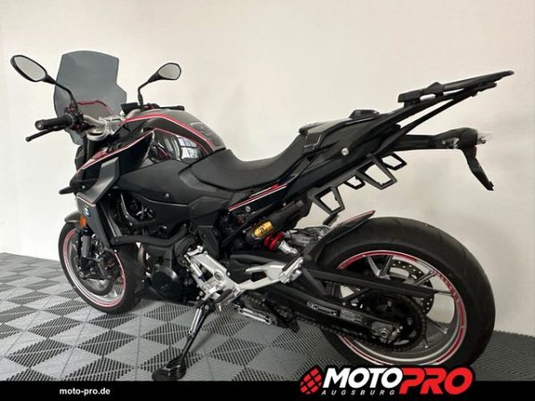 Motocicletă second-hand din Germania, verificată și servisată, disponibilă în diverse stiluri: Naked, Sport, Touring, Cruiser, Super Sport, Adventure / Dual-Sport, Enduro, Chopper, Scooter, Café Racer, Dirt Bike, Motociclete de stradă, Motociclete pentru începători, Motociclete rare, Motociclete Custom, Motociclete reduse în înălțime, Motociclete Vintage / Retro, Motociclete Off-Road, Motociclete de curse (Track Bikes), Motociclete rulate, Motociclete cu șa înaltă (Adventure Bikes)