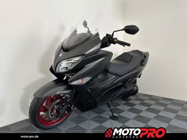 Motocicletă second-hand din Germania, verificată și servisată, disponibilă în diverse stiluri: Naked, Sport, Touring, Cruiser, Super Sport, Adventure / Dual-Sport, Enduro, Chopper, Scooter, Café Racer, Dirt Bike, Motociclete de stradă, Motociclete pentru începători, Motociclete rare, Motociclete Custom, Motociclete reduse în înălțime, Motociclete Vintage / Retro, Motociclete Off-Road, Motociclete de curse (Track Bikes), Motociclete rulate, Motociclete cu șa înaltă (Adventure Bikes)