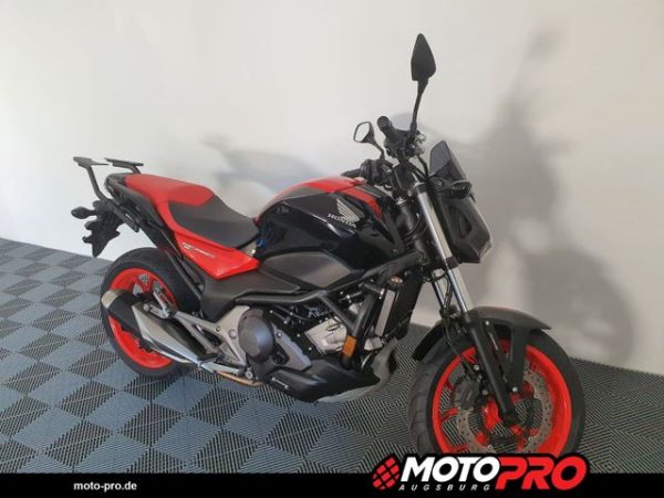 Motocicletă second-hand din Germania, verificată și servisată, disponibilă în diverse stiluri: Naked, Sport, Touring, Cruiser, Super Sport, Adventure / Dual-Sport, Enduro, Chopper, Scooter, Café Racer, Dirt Bike, Motociclete de stradă, Motociclete pentru începători, Motociclete rare, Motociclete Custom, Motociclete reduse în înălțime, Motociclete Vintage / Retro, Motociclete Off-Road, Motociclete de curse (Track Bikes), Motociclete rulate, Motociclete cu șa înaltă (Adventure Bikes)