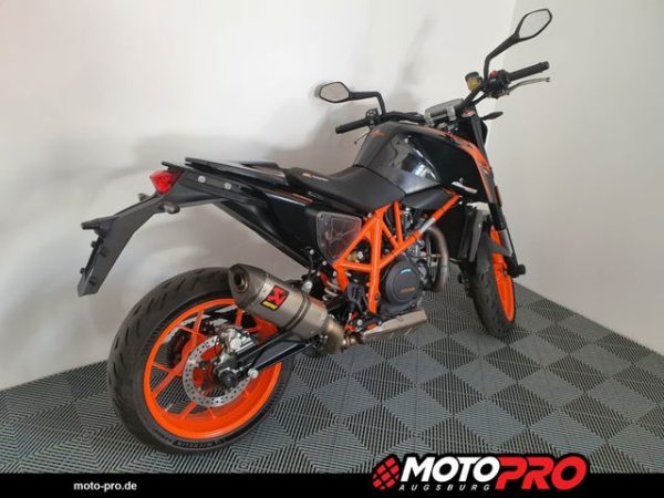 Motocicletă second-hand din Germania, verificată și servisată, disponibilă în diverse stiluri: Naked, Sport, Touring, Cruiser, Super Sport, Adventure / Dual-Sport, Enduro, Chopper, Scooter, Café Racer, Dirt Bike, Motociclete de stradă, Motociclete pentru începători, Motociclete rare, Motociclete Custom, Motociclete reduse în înălțime, Motociclete Vintage / Retro, Motociclete Off-Road, Motociclete de curse (Track Bikes), Motociclete rulate, Motociclete cu șa înaltă (Adventure Bikes)